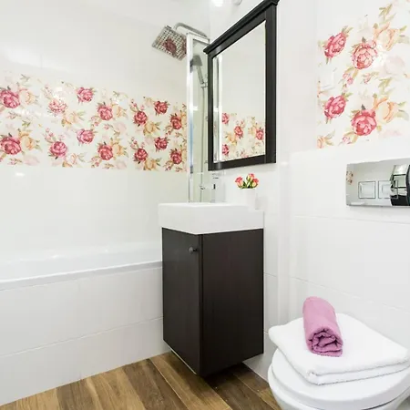 Apartment Sunny With Parking & Garden By Renters Gdansk