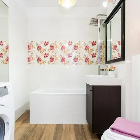 Sunny With Parking & Garden By Renters Apartamento Gdańsk
