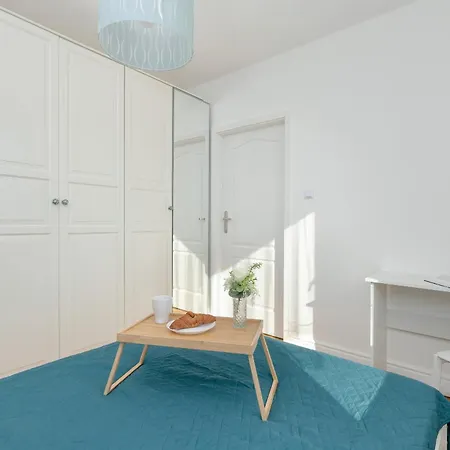 Sunny With Parking & Garden By Renters *