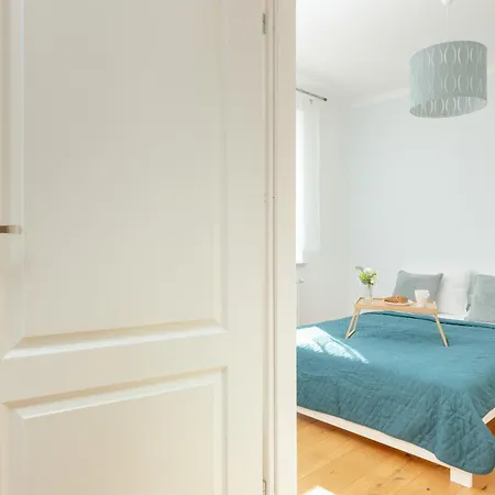 Sunny With Parking & Garden By Renters Apartment