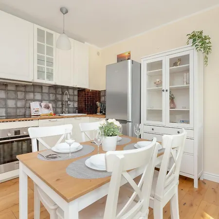 Sunny With Parking & Garden By Renters Apartment Gdansk