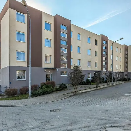 Sunny With Parking & Garden By Renters Apartman