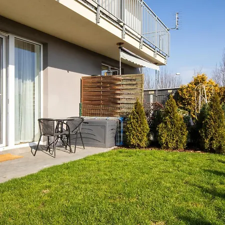 Sunny With Parking & Garden By Renters Apartment *